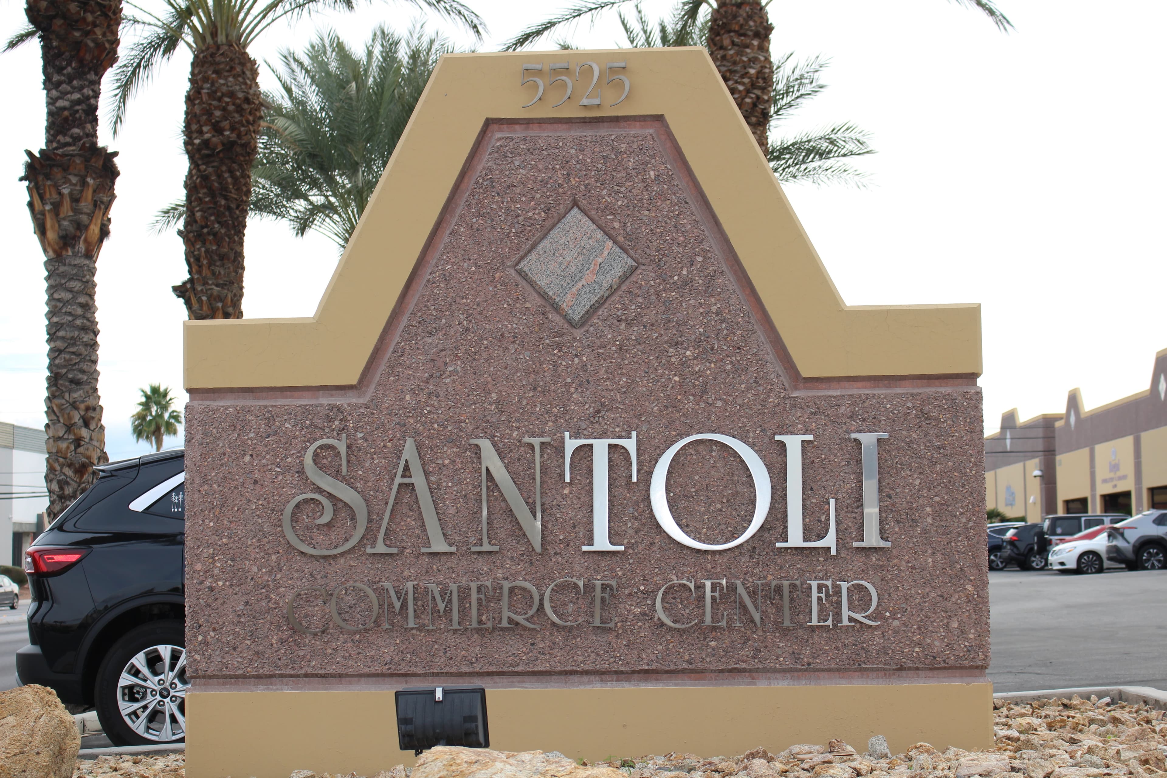 Santoli Commerce Center